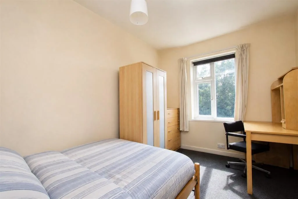 5 bedroom terraced house for rent