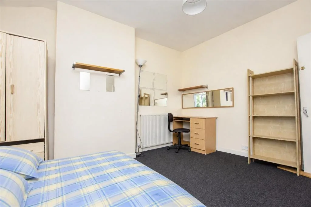 5 bedroom terraced house for rent
