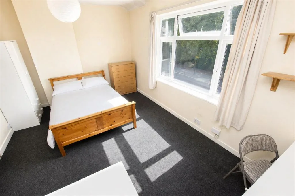5 bedroom terraced house for rent