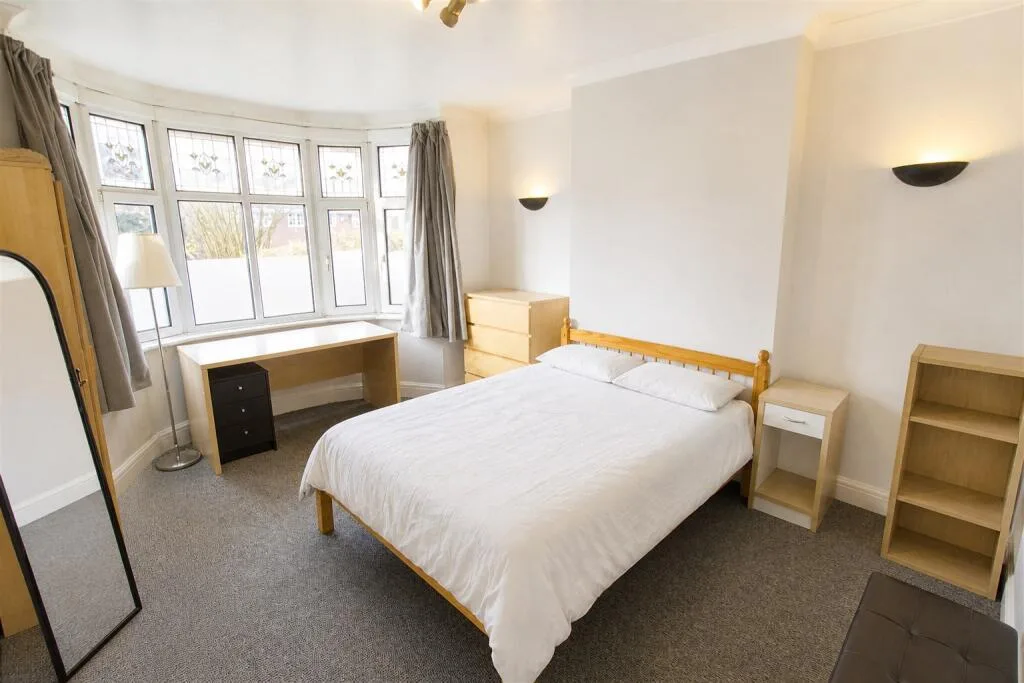 6 bedroom house for rent