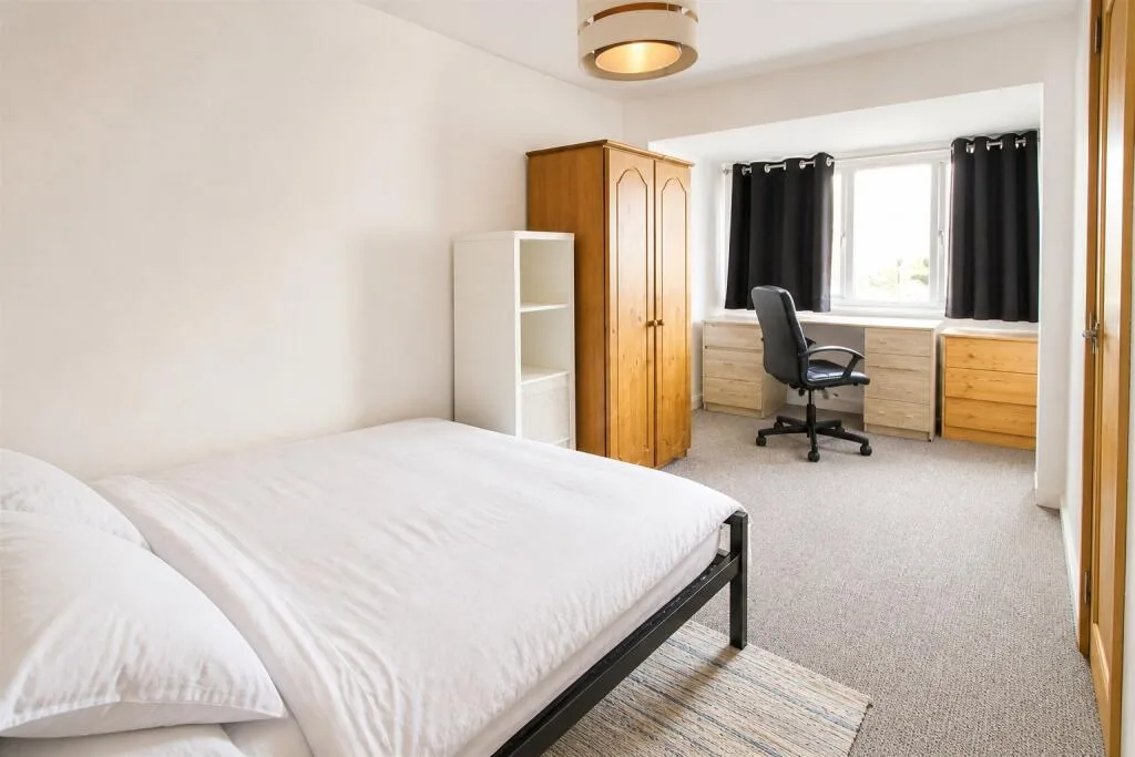 6 bedroom house for rent