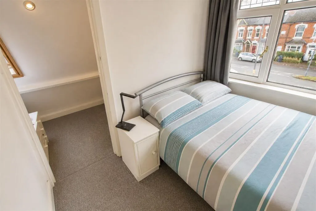 6 bedroom house for rent