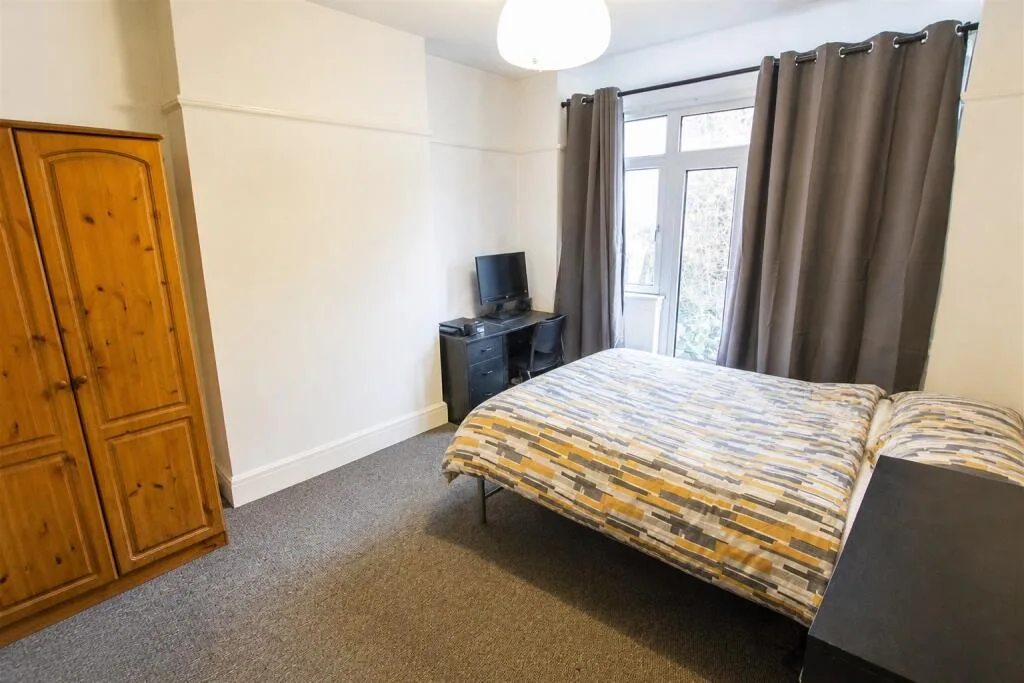 6 bedroom house for rent