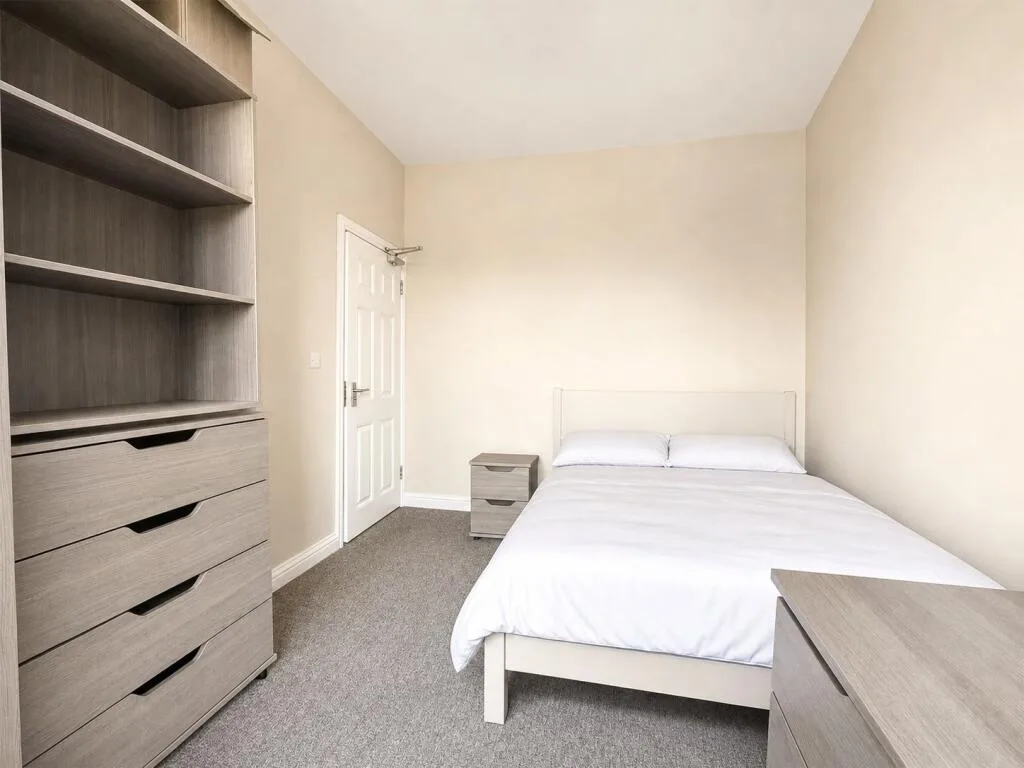 6 bedroom house for rent