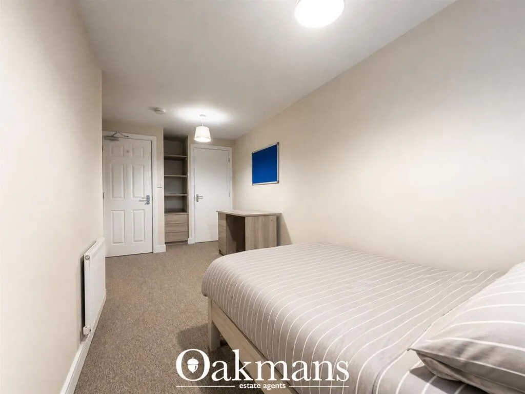 6 bedroom house for rent