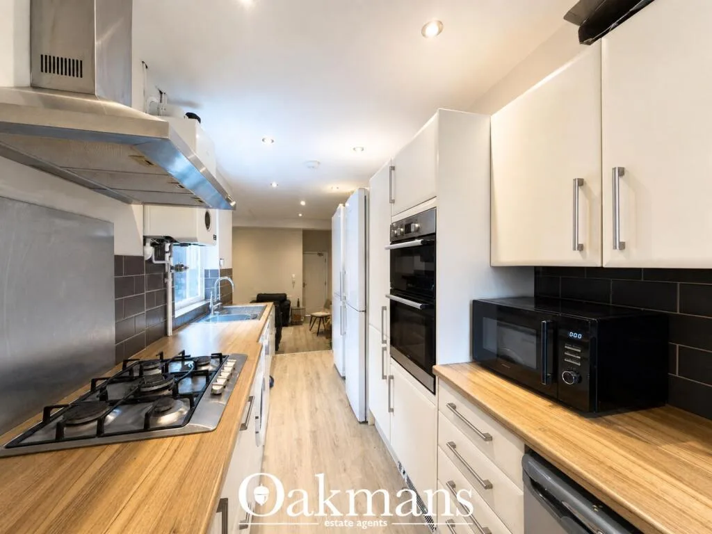 6 bedroom house for rent