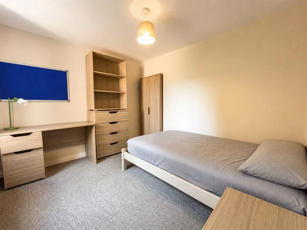 6 bedroom house for rent