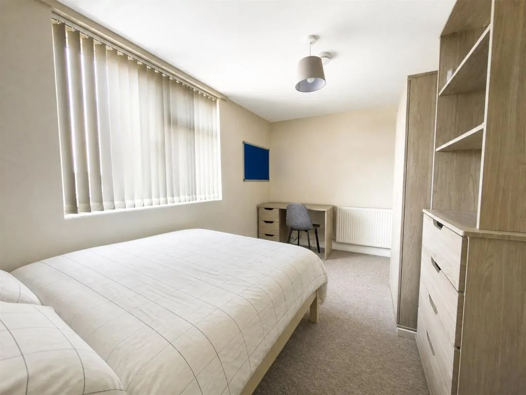 6 bedroom house for rent