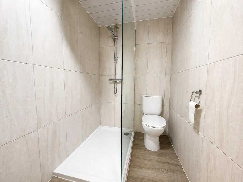 6 bedroom house for rent