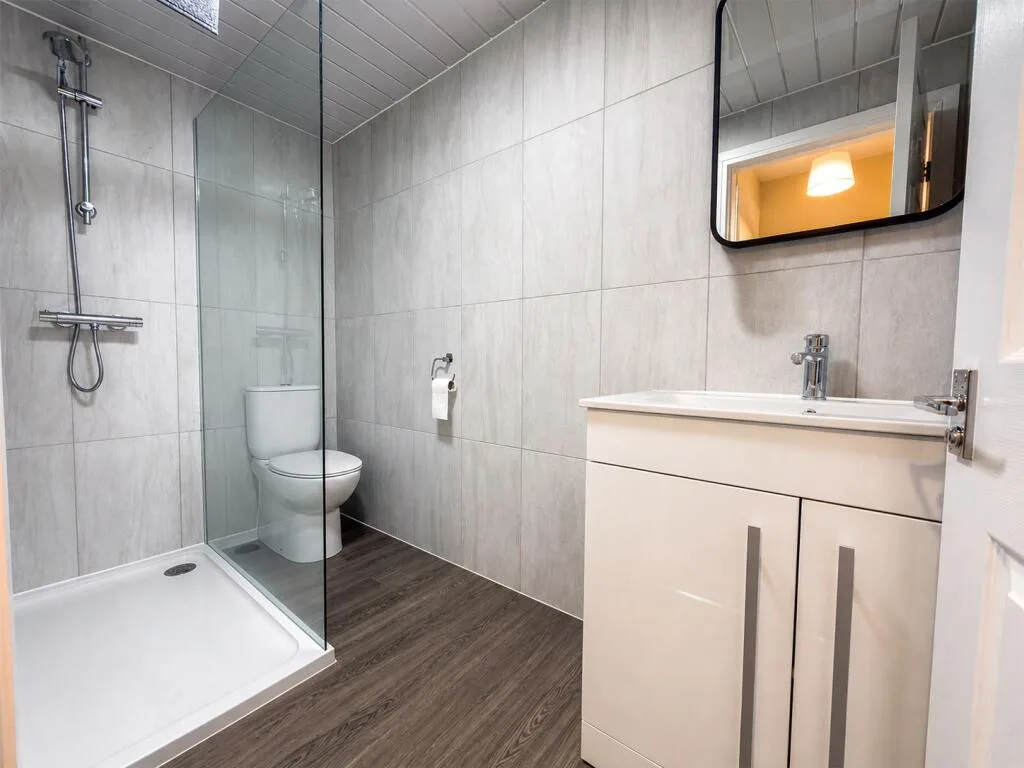 6 bedroom house for rent