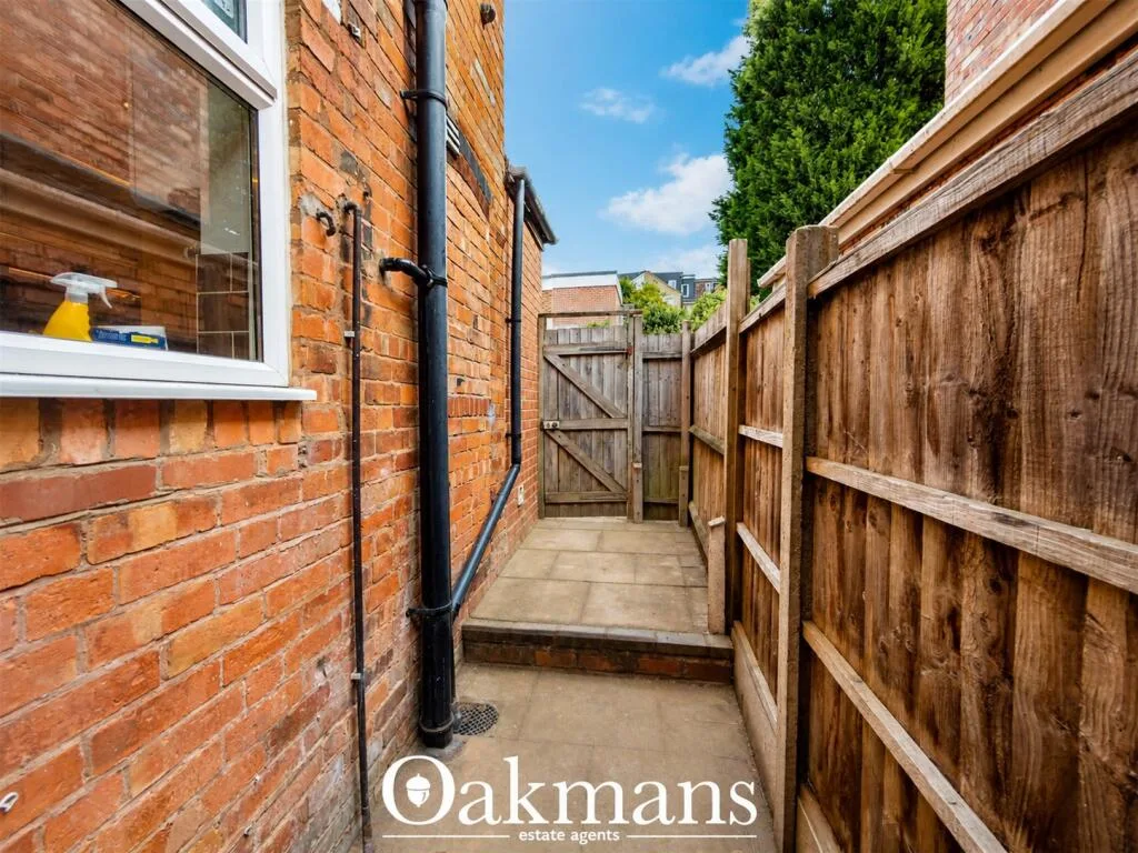 6 bedroom house for rent