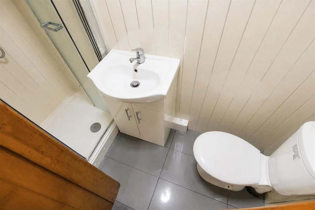 6 bedroom house for rent