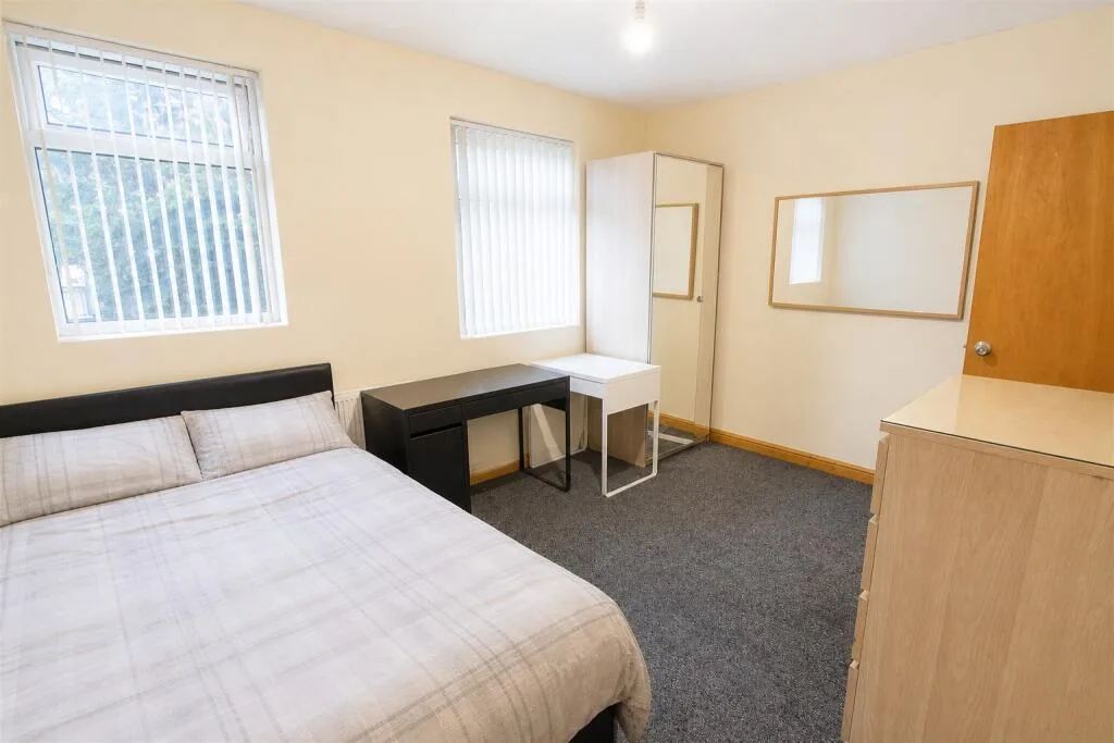 6 bedroom house for rent