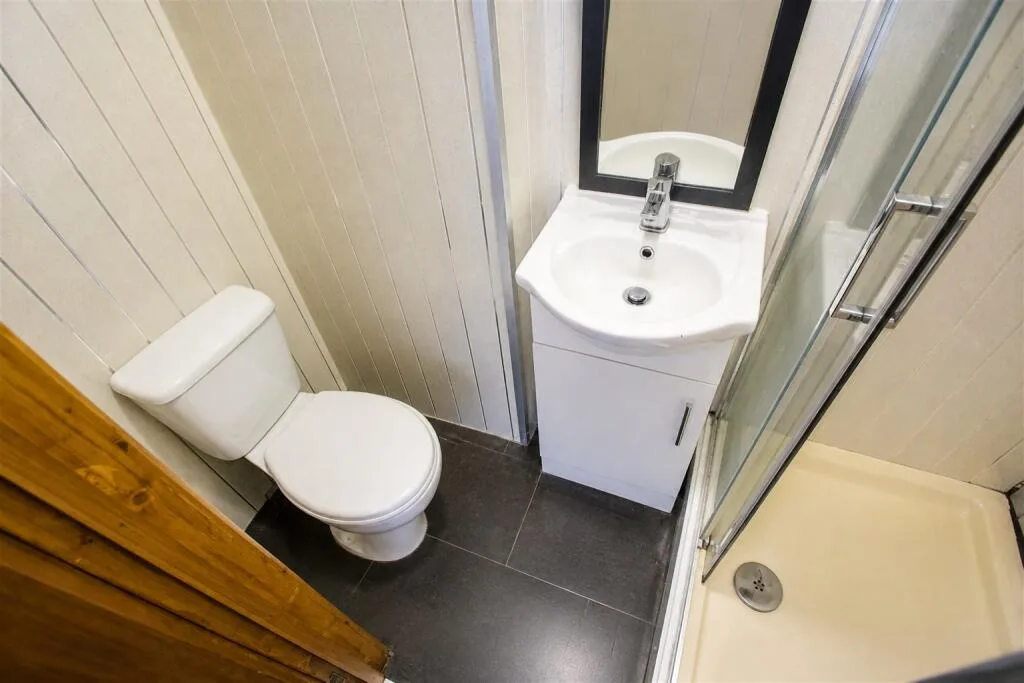 6 bedroom house for rent