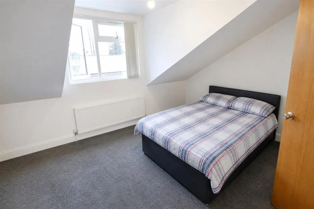 6 bedroom house for rent