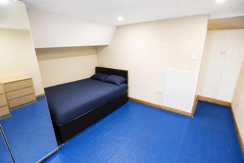 6 bedroom house for rent