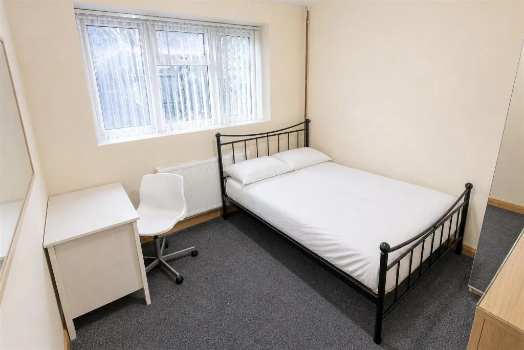 6 bedroom house for rent
