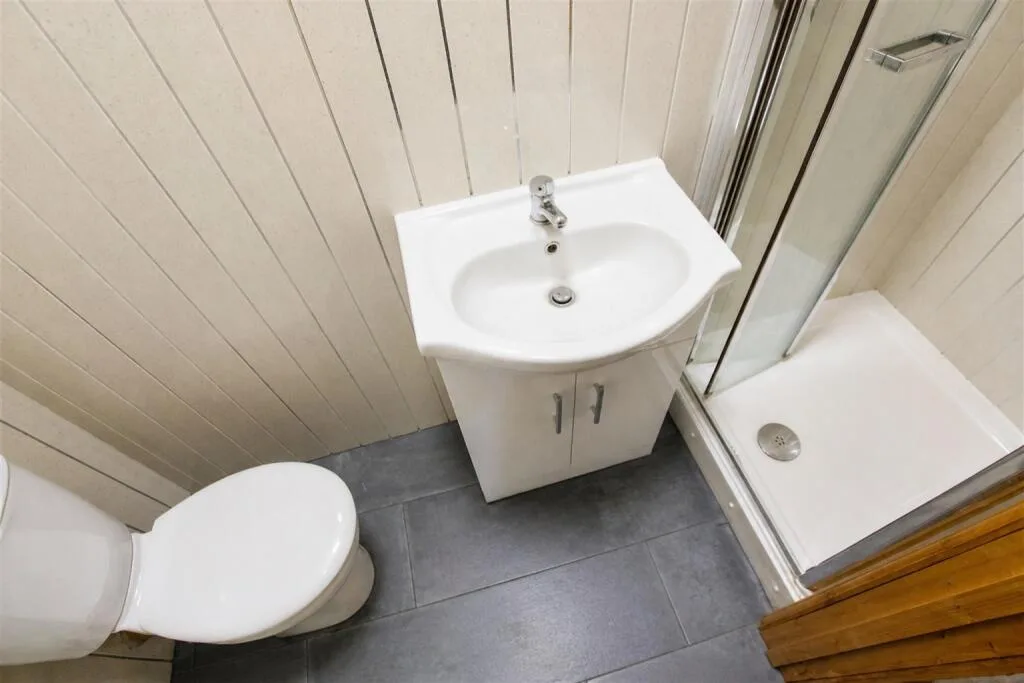 6 bedroom house for rent