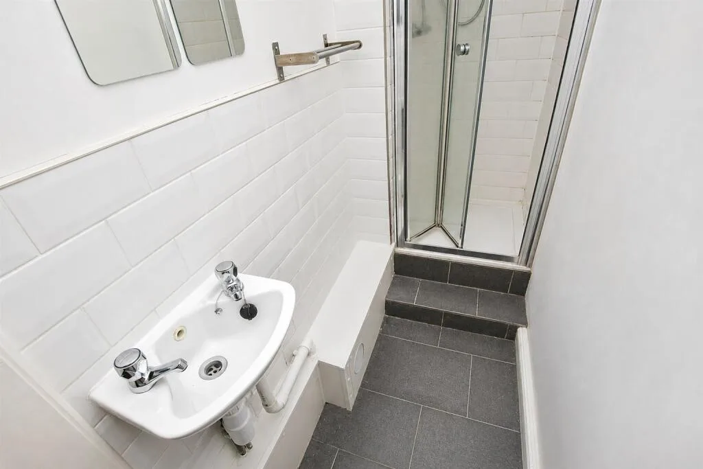 5 bedroom apartment for rent