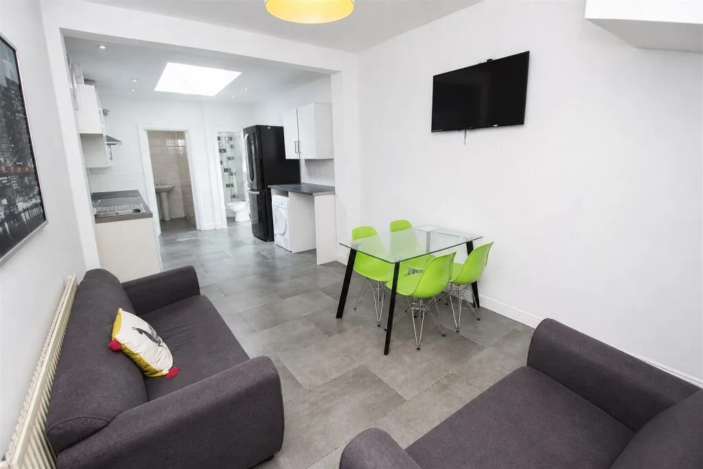 5 bedroom apartment for rent
