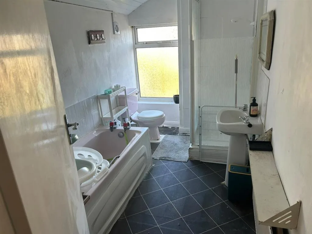 2 bedroom detached house for rent