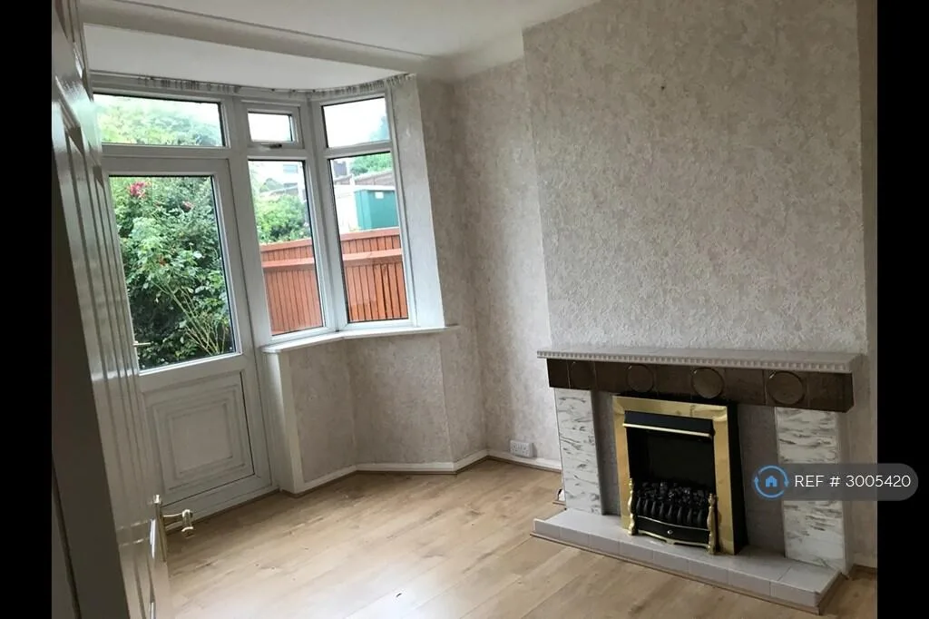 3 bedroom semi-detached house for rent