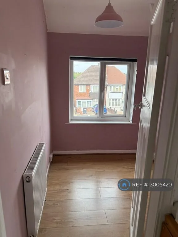 3 bedroom semi-detached house for rent