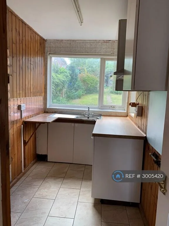 3 bedroom semi-detached house for rent