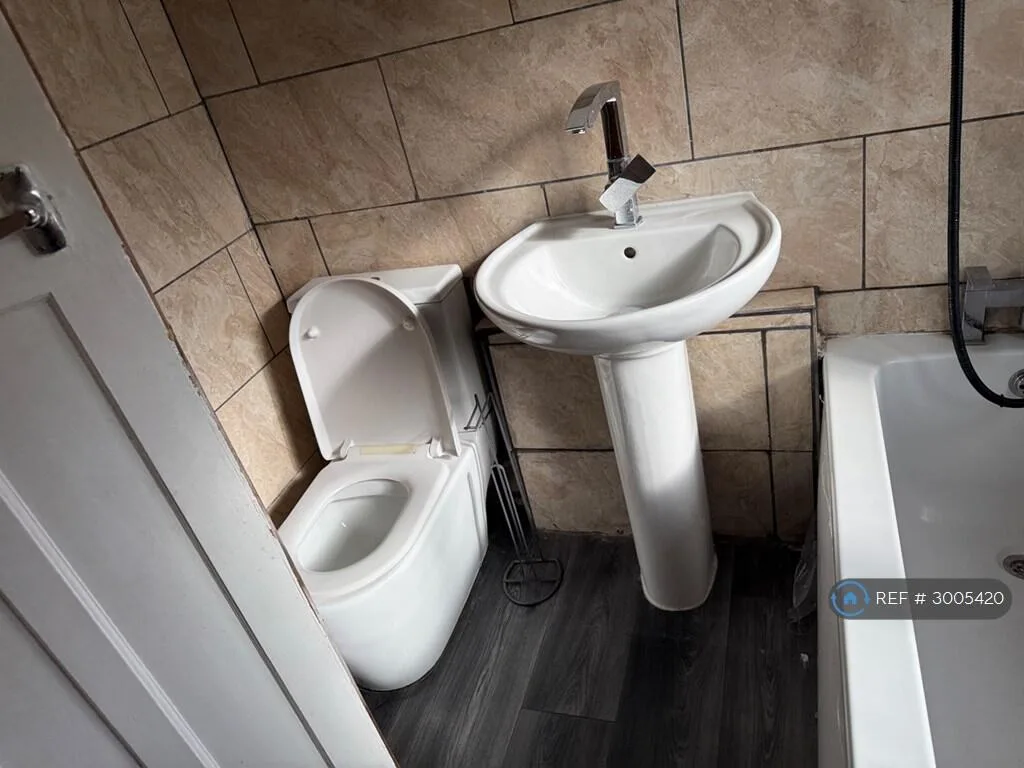 3 bedroom semi-detached house for rent