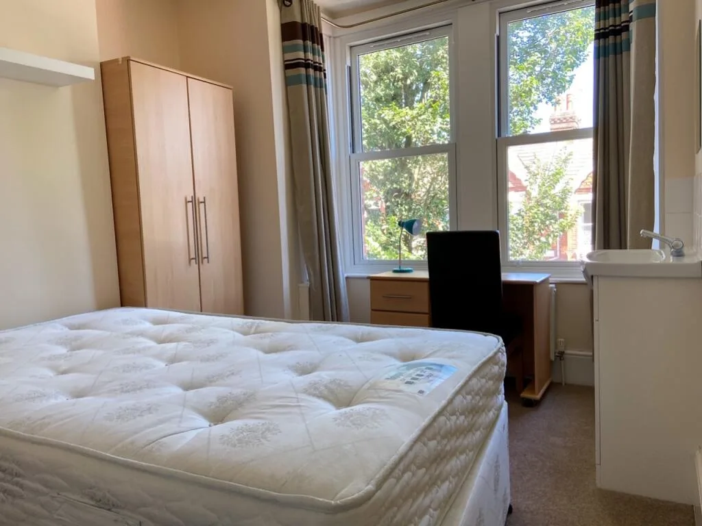 7 bedroom terraced house for rent