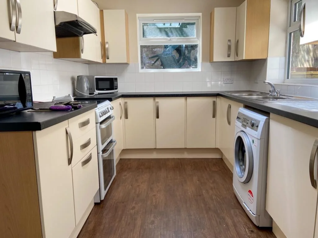 7 bedroom terraced house for rent