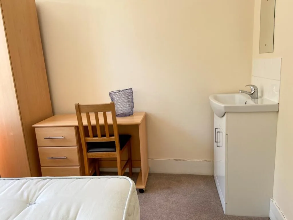 7 bedroom terraced house for rent
