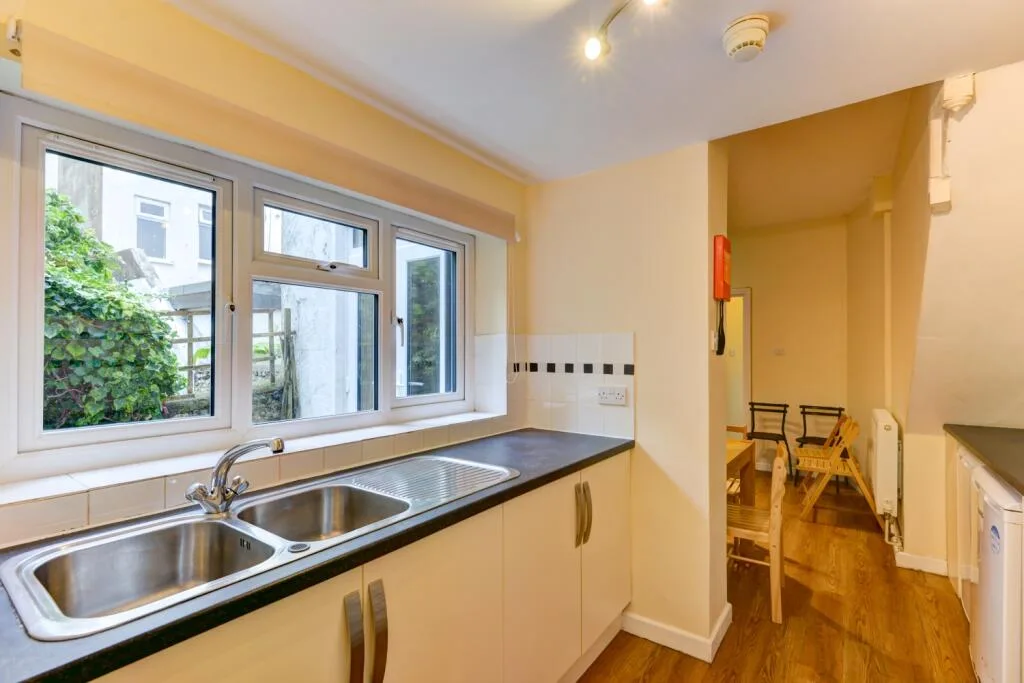 7 bedroom terraced house for rent