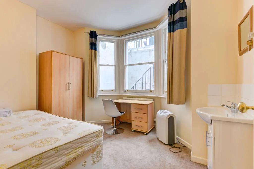7 bedroom terraced house for rent