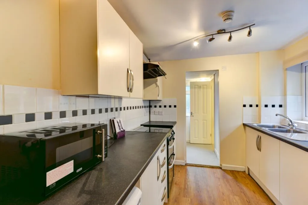 7 bedroom terraced house for rent