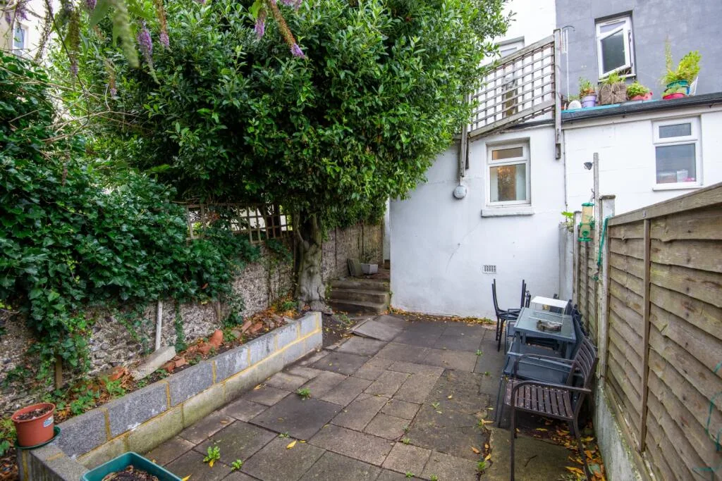 7 bedroom terraced house for rent