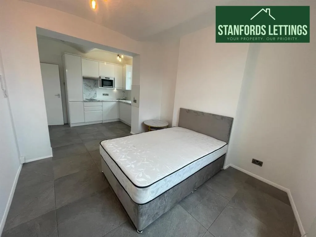 Studio flat for rent