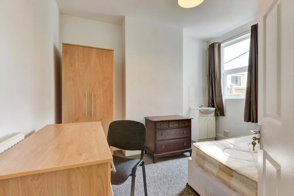 7 bedroom terraced house for rent