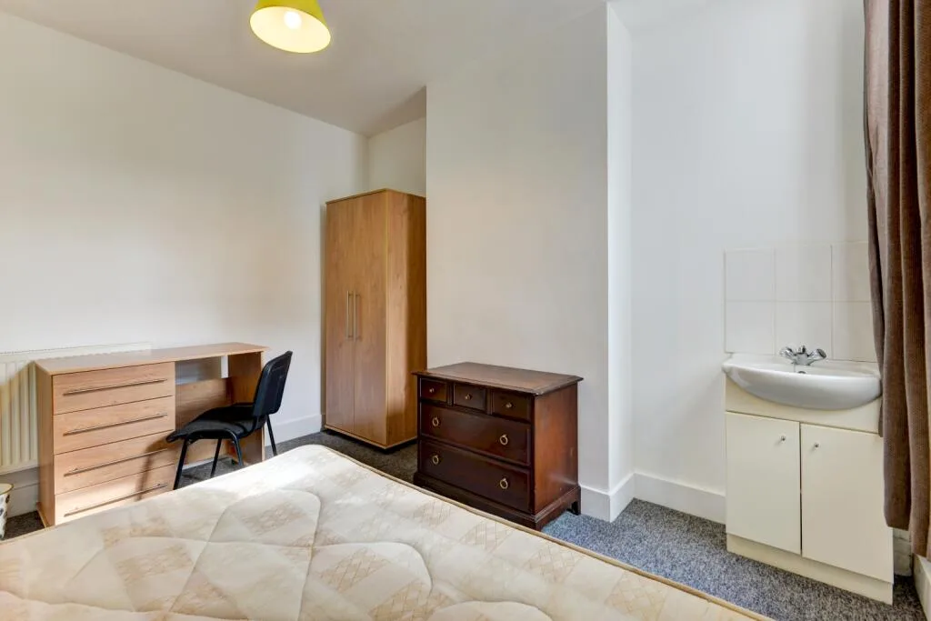 7 bedroom terraced house for rent