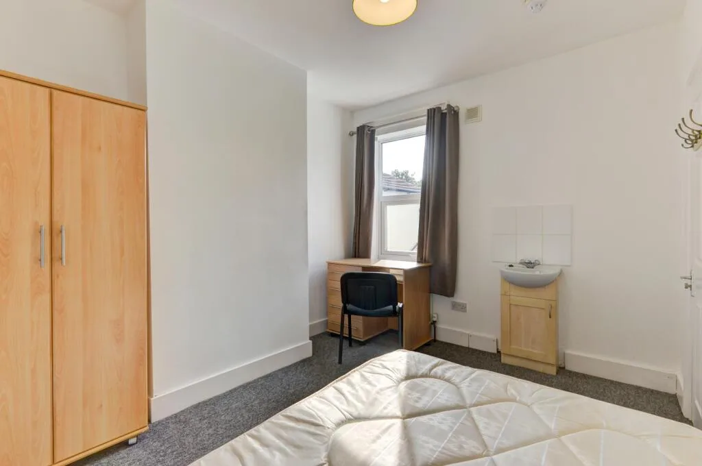 7 bedroom terraced house for rent