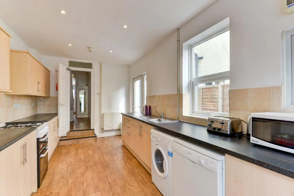 7 bedroom terraced house for rent