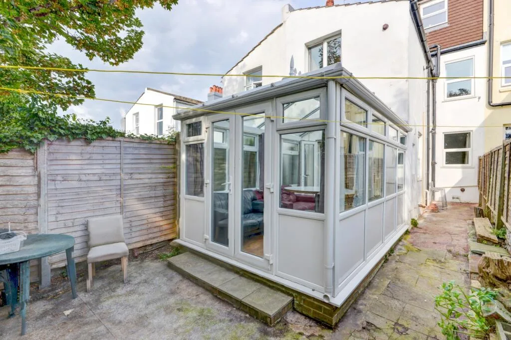 7 bedroom terraced house for rent