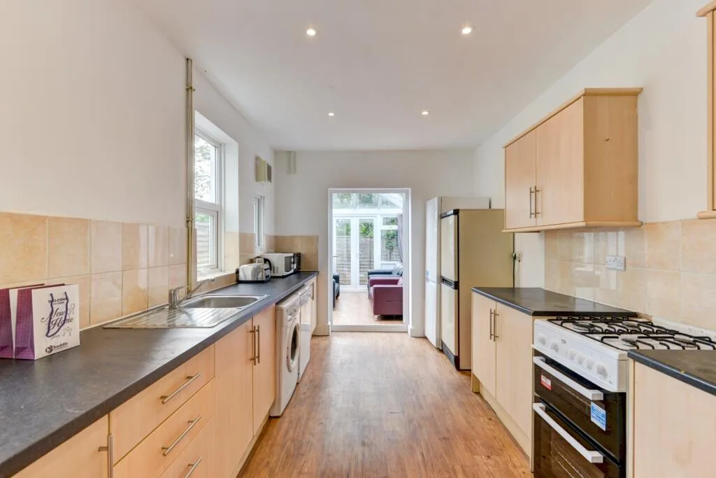 7 bedroom terraced house for rent