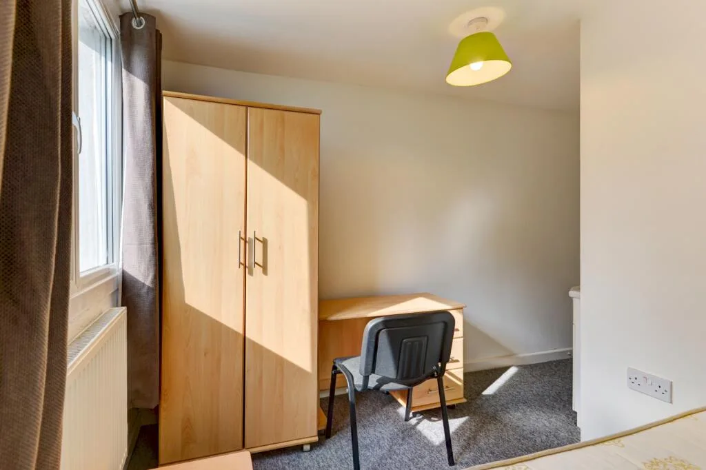 7 bedroom terraced house for rent