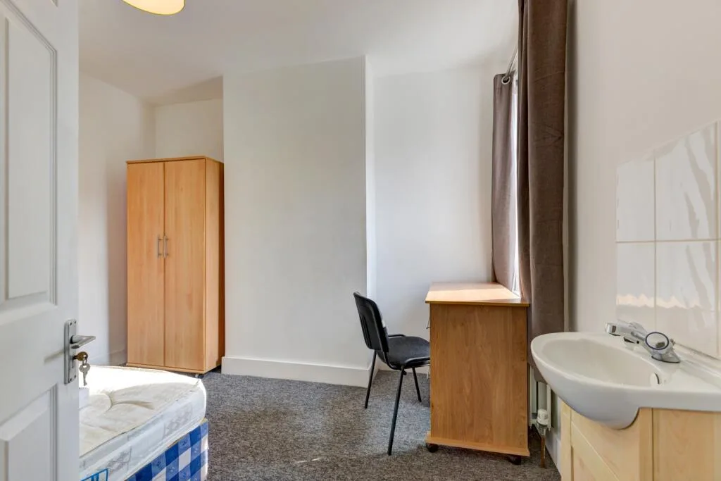 7 bedroom terraced house for rent