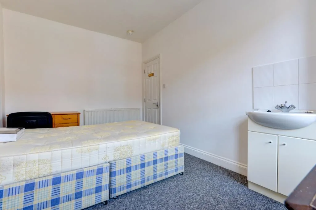 7 bedroom terraced house for rent