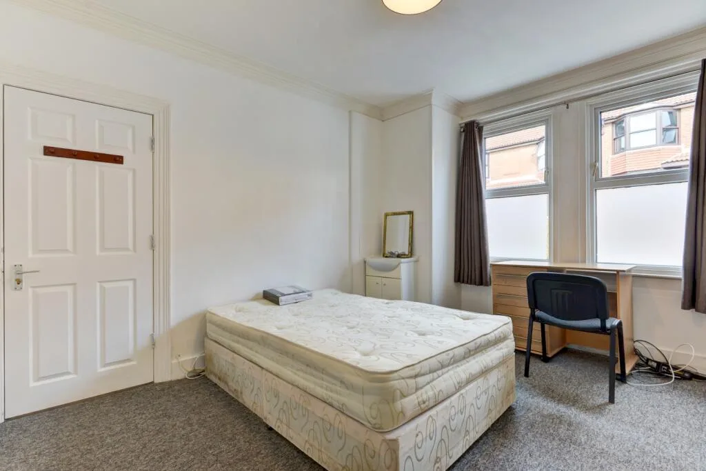7 bedroom terraced house for rent