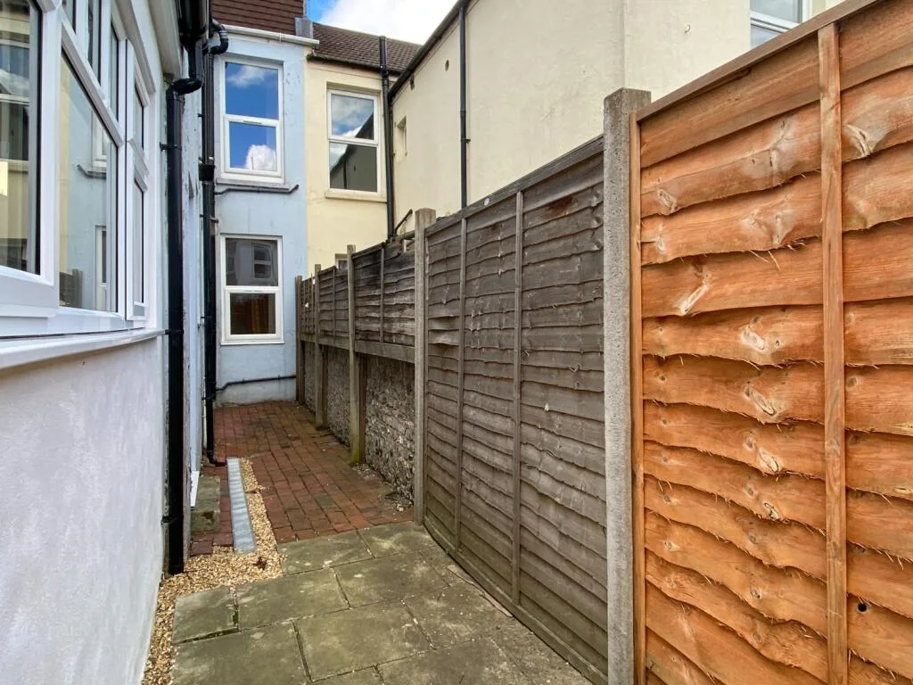 7 bedroom terraced house for rent