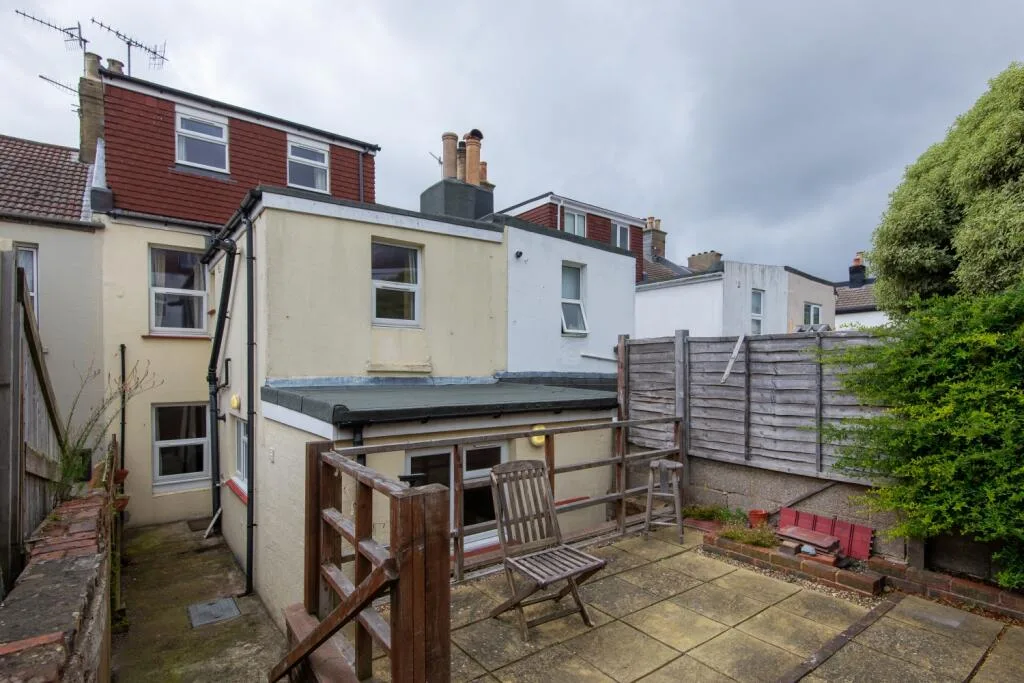 7 bedroom terraced house for rent