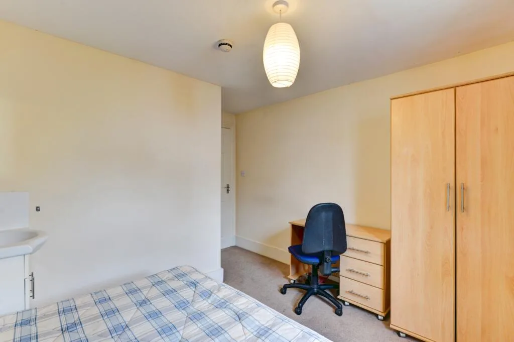 7 bedroom terraced house for rent